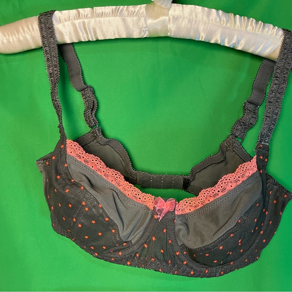 Gray & pink bra, size 34B, brand new, never worn, tag removed for skin reaction